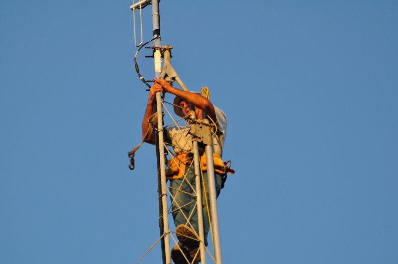 K4NBC Installing New Antenna 06.jpg